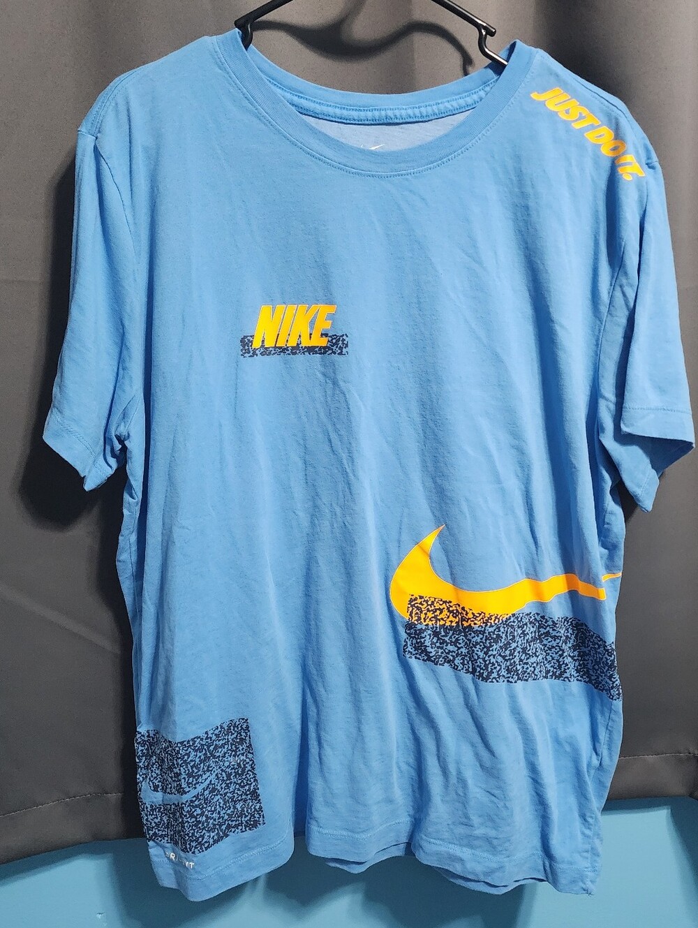 Nike Dri-FIT Men's SLUB Off PLCMT Graphic Training T-Shirt Blue Yellow